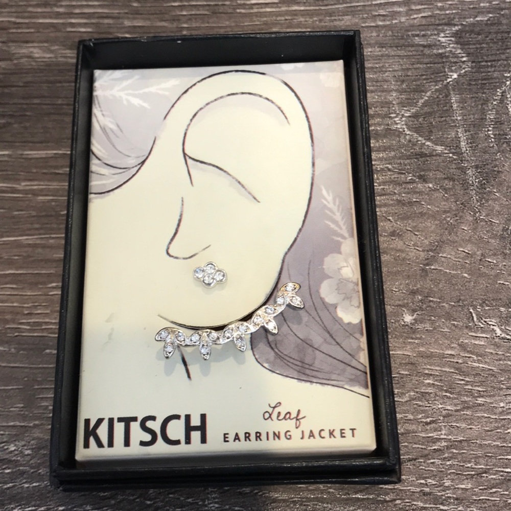 NWT KITSCH LEAF EARRING JACKET